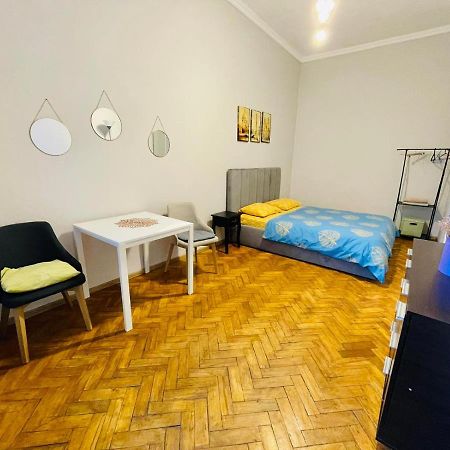לבוב Джерельна 25, Апартаменти В Центрі З Двома Ізольованими Спальнями מראה חיצוני תמונה